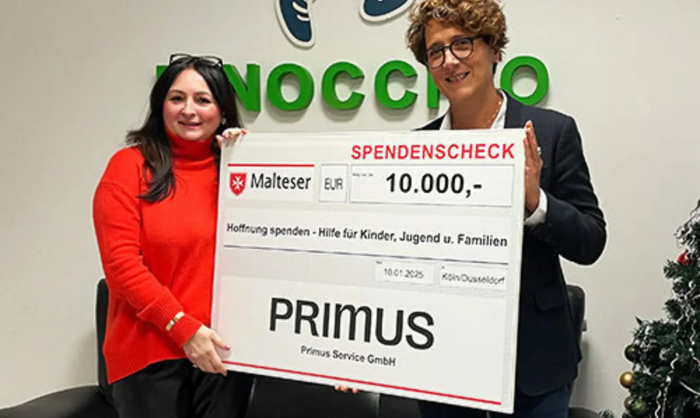 Pressefoto zur Spendenscheck-Übergabe 2025
